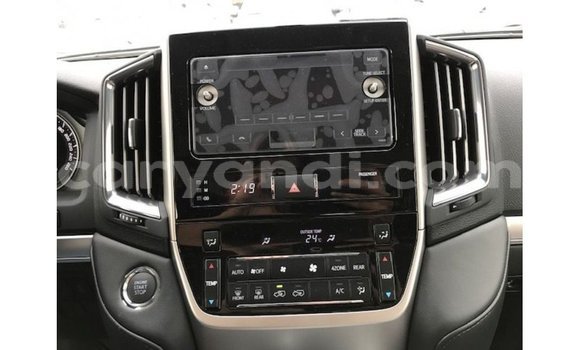 Nunua Imported Toyota Land Cruiser Nyeupe Gari ndani ya Import - Dubai nchini Zambia Nunua Imported Toyota Land Cruiser Nyeupe Gari ndani ya Import - Dubai nchini Zambia