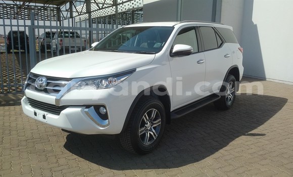 Nunua Ilio tumika Toyota Fortuner Nyeupe Gari ndani ya Lusaka nchini Zambia Nunua Ilio tumika Toyota Fortuner Nyeupe Gari ndani ya Lusaka nchini Zambia