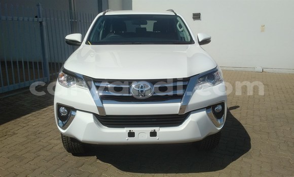 Nunua Ilio tumika Toyota Fortuner Nyeupe Gari ndani ya Lusaka nchini Zambia Nunua Ilio tumika Toyota Fortuner Nyeupe Gari ndani ya Lusaka nchini Zambia