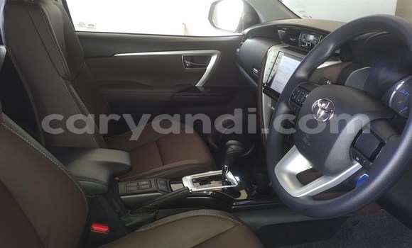 Nunua Ilio tumika Toyota Fortuner Nyeupe Gari ndani ya Lusaka nchini Zambia Nunua Ilio tumika Toyota Fortuner Nyeupe Gari ndani ya Lusaka nchini Zambia