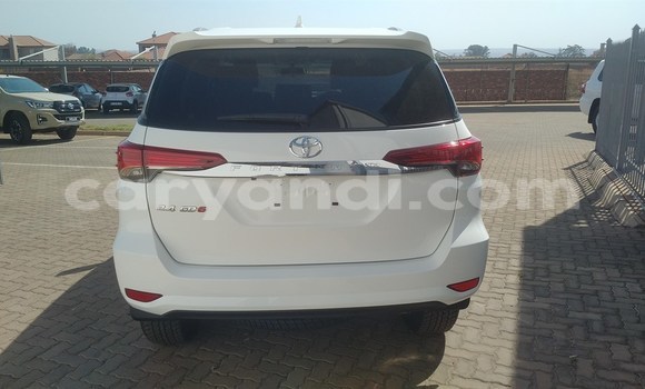 Nunua Ilio tumika Toyota Fortuner Nyeupe Gari ndani ya Lusaka nchini Zambia Nunua Ilio tumika Toyota Fortuner Nyeupe Gari ndani ya Lusaka nchini Zambia