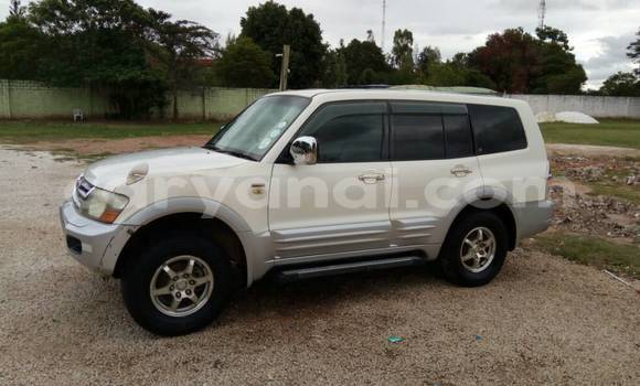 Acheter Occasion Voiture Mitsubishi Pajero Blanc à Lusaka, Zambie Acheter Occasion Voiture Mitsubishi Pajero Blanc à Lusaka, Zambie