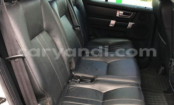 Acheter Occasion Voiture Land Rover Discovery Blanc à Livingstone, Zambie Acheter Occasion Voiture Land Rover Discovery Blanc à Livingstone, Zambie