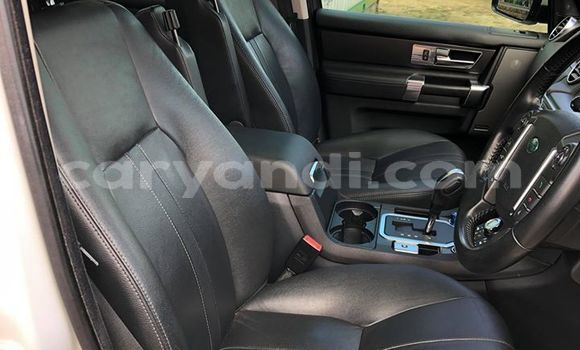 Acheter Occasion Voiture Land Rover Discovery Blanc à Livingstone, Zambie Acheter Occasion Voiture Land Rover Discovery Blanc à Livingstone, Zambie