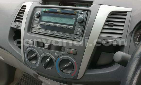 Acheter Occasion Voiture Toyota Hilux Blanc à Lusaka, Zambie Acheter Occasion Voiture Toyota Hilux Blanc à Lusaka, Zambie