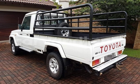 Buy Used Toyota Land Cruiser White Car in Lusaka in Zambia Buy Used Toyota Land Cruiser White Car in Lusaka in Zambia