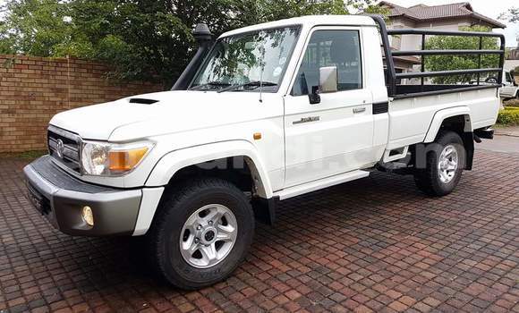 Buy Used Toyota Land Cruiser White Car in Lusaka in Zambia Buy Used Toyota Land Cruiser White Car in Lusaka in Zambia