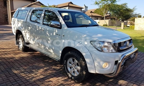 Acheter Occasion Voiture Toyota Hilux Blanc à Livingstone, Zambie Acheter Occasion Voiture Toyota Hilux Blanc à Livingstone, Zambie