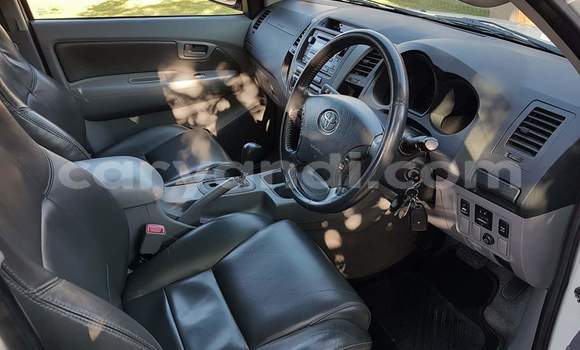 Acheter Occasion Voiture Toyota Hilux Blanc à Livingstone, Zambie Acheter Occasion Voiture Toyota Hilux Blanc à Livingstone, Zambie