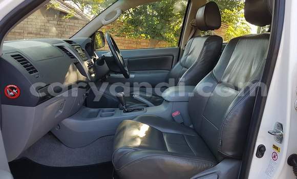 Acheter Occasion Voiture Toyota Hilux Blanc à Livingstone, Zambie Acheter Occasion Voiture Toyota Hilux Blanc à Livingstone, Zambie