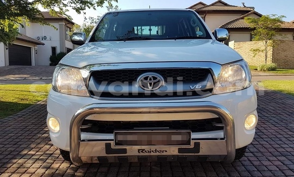 Acheter Occasion Voiture Toyota Hilux Blanc à Livingstone, Zambie Acheter Occasion Voiture Toyota Hilux Blanc à Livingstone, Zambie