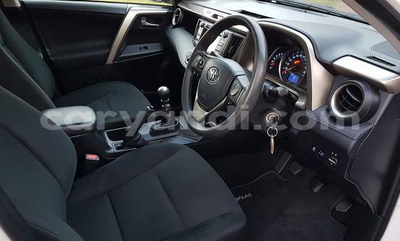 Acheter Occasion Voiture Toyota RAV4 Blanc à Livingstone, Zambie Acheter Occasion Voiture Toyota RAV4 Blanc à Livingstone, Zambie