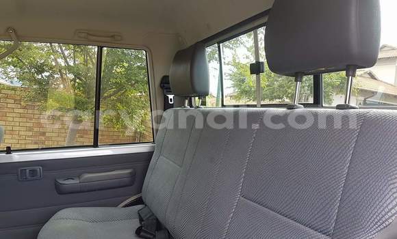 Acheter Occasion Voiture Toyota Land Cruiser Gris à Livingstone, Zambie Acheter Occasion Voiture Toyota Land Cruiser Gris à Livingstone, Zambie