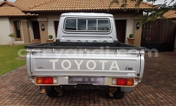Acheter Occasion Voiture Toyota Land Cruiser Gris à Livingstone, Zambie Acheter Occasion Voiture Toyota Land Cruiser Gris à Livingstone, Zambie