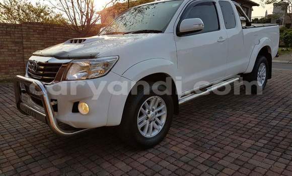 Acheter Occasion Voiture Toyota Hilux Blanc à Livingstone, Zambie Acheter Occasion Voiture Toyota Hilux Blanc à Livingstone, Zambie