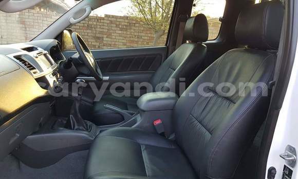 Acheter Occasion Voiture Toyota Hilux Blanc à Livingstone, Zambie Acheter Occasion Voiture Toyota Hilux Blanc à Livingstone, Zambie