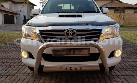 Acheter Occasion Voiture Toyota Hilux Blanc à Livingstone, Zambie Acheter Occasion Voiture Toyota Hilux Blanc à Livingstone, Zambie