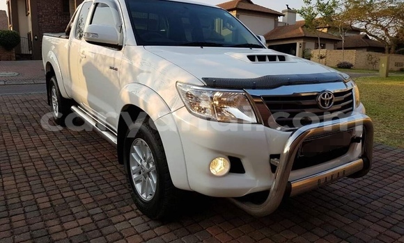 Acheter Occasion Voiture Toyota Hilux Blanc à Livingstone, Zambie Acheter Occasion Voiture Toyota Hilux Blanc à Livingstone, Zambie
