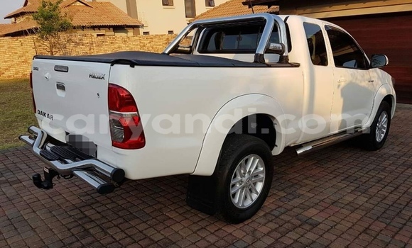Acheter Occasion Voiture Toyota Hilux Blanc à Livingstone, Zambie Acheter Occasion Voiture Toyota Hilux Blanc à Livingstone, Zambie