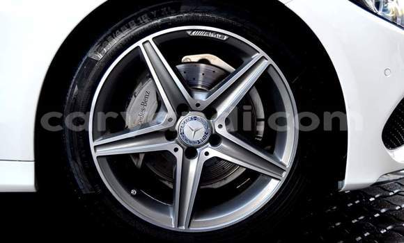 Acheter Occasion Voiture Mercedes‒Benz C–Class Blanc à Lusaka, Zambie Acheter Occasion Voiture Mercedes‒Benz C–Class Blanc à Lusaka, Zambie