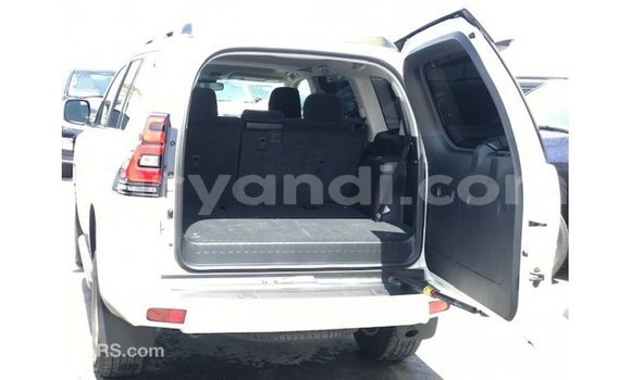 Nunua Imported Toyota Prado Nyeupe Gari ndani ya Import - Dubai nchini Zambia Nunua Imported Toyota Prado Nyeupe Gari ndani ya Import - Dubai nchini Zambia