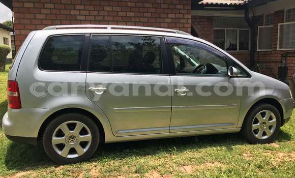 Acheter Occasion Voiture Volkswagen Touran Gris à Lusaka, Zambie Acheter Occasion Voiture Volkswagen Touran Gris à Lusaka, Zambie