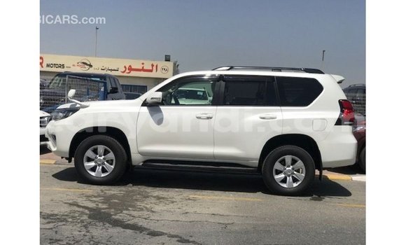 Nunua Imported Toyota Prado Nyeupe Gari ndani ya Import - Dubai nchini Zambia Nunua Imported Toyota Prado Nyeupe Gari ndani ya Import - Dubai nchini Zambia