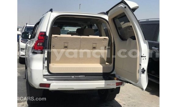 Nunua Imported Toyota Prado Nyeupe Gari ndani ya Import - Dubai nchini Zambia Nunua Imported Toyota Prado Nyeupe Gari ndani ya Import - Dubai nchini Zambia
