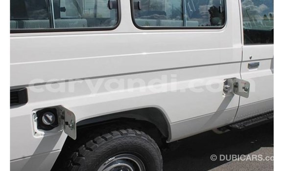 Acheter Import Voiture Toyota Land Cruiser Blanc à Import - Dubai, Zambie Acheter Import Voiture Toyota Land Cruiser Blanc à Import - Dubai, Zambie
