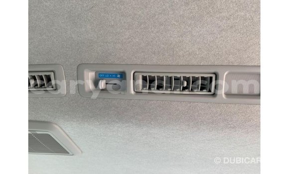 Acheter Import Voiture Toyota Hiace Blanc à Import - Dubai, Zambie Acheter Import Voiture Toyota Hiace Blanc à Import - Dubai, Zambie