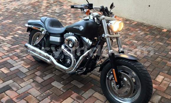 Acheter Occasion Moto Harley Davidson Dyna Noir à Lusaka, Zambie Acheter Occasion Moto Harley Davidson Dyna Noir à Lusaka, Zambie