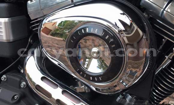 Acheter Occasion Moto Harley Davidson Dyna Noir à Lusaka, Zambie Acheter Occasion Moto Harley Davidson Dyna Noir à Lusaka, Zambie