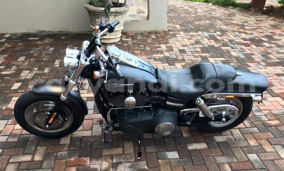 Acheter Occasion Moto Harley Davidson Dyna Noir à Lusaka, Zambie Acheter Occasion Moto Harley Davidson Dyna Noir à Lusaka, Zambie