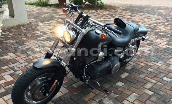 Acheter Occasion Moto Harley Davidson Dyna Noir à Lusaka, Zambie Acheter Occasion Moto Harley Davidson Dyna Noir à Lusaka, Zambie