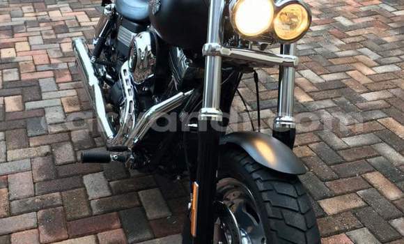 Acheter Occasion Moto Harley Davidson Dyna Noir à Lusaka, Zambie Acheter Occasion Moto Harley Davidson Dyna Noir à Lusaka, Zambie