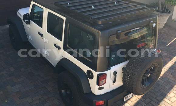 Nunua Ilio tumika Jeep Wrangler Nyeupe Gari ndani ya Lusaka nchini Zambia Nunua Ilio tumika Jeep Wrangler Nyeupe Gari ndani ya Lusaka nchini Zambia