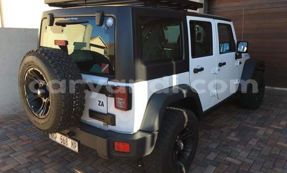 Nunua Ilio tumika Jeep Wrangler Nyeupe Gari ndani ya Lusaka nchini Zambia Nunua Ilio tumika Jeep Wrangler Nyeupe Gari ndani ya Lusaka nchini Zambia