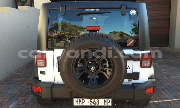 Nunua Ilio tumika Jeep Wrangler Nyeupe Gari ndani ya Lusaka nchini Zambia Nunua Ilio tumika Jeep Wrangler Nyeupe Gari ndani ya Lusaka nchini Zambia