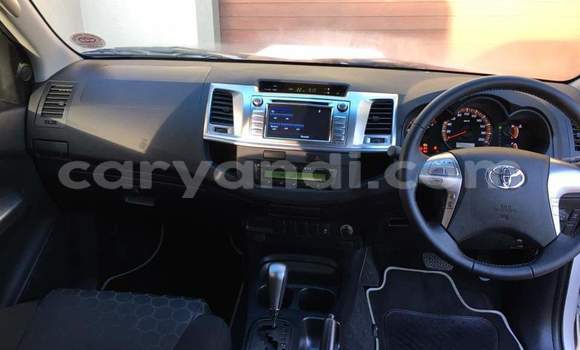 Acheter Occasion Voiture Toyota Hilux Blanc à Lusaka, Zambie Acheter Occasion Voiture Toyota Hilux Blanc à Lusaka, Zambie