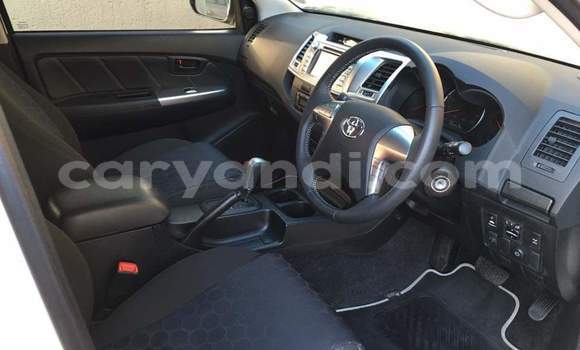 Acheter Occasion Voiture Toyota Hilux Blanc à Lusaka, Zambie Acheter Occasion Voiture Toyota Hilux Blanc à Lusaka, Zambie