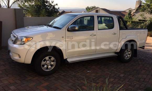 Acheter Occasion Voiture Toyota Hilux Blanc à Lusaka, Zambie Acheter Occasion Voiture Toyota Hilux Blanc à Lusaka, Zambie