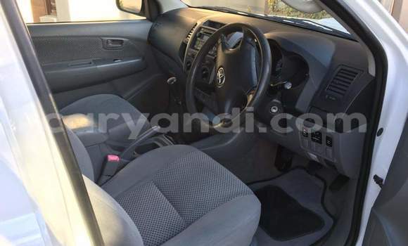 Acheter Occasion Voiture Toyota Hilux Blanc à Lusaka, Zambie Acheter Occasion Voiture Toyota Hilux Blanc à Lusaka, Zambie