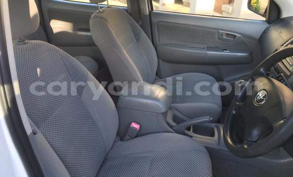 Acheter Occasion Voiture Toyota Hilux Blanc à Lusaka, Zambie Acheter Occasion Voiture Toyota Hilux Blanc à Lusaka, Zambie