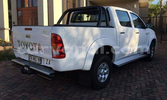 Acheter Occasion Voiture Toyota Hilux Blanc à Lusaka, Zambie Acheter Occasion Voiture Toyota Hilux Blanc à Lusaka, Zambie
