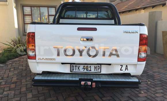 Acheter Occasion Voiture Toyota Hilux Blanc à Lusaka, Zambie Acheter Occasion Voiture Toyota Hilux Blanc à Lusaka, Zambie