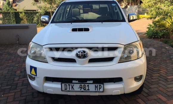 Acheter Occasion Voiture Toyota Hilux Blanc à Lusaka, Zambie Acheter Occasion Voiture Toyota Hilux Blanc à Lusaka, Zambie