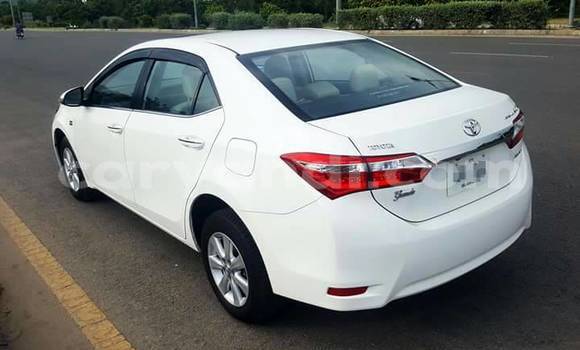 Acheter Occasion Voiture Toyota Corolla Blanc à Lusaka, Zambie Acheter Occasion Voiture Toyota Corolla Blanc à Lusaka, Zambie