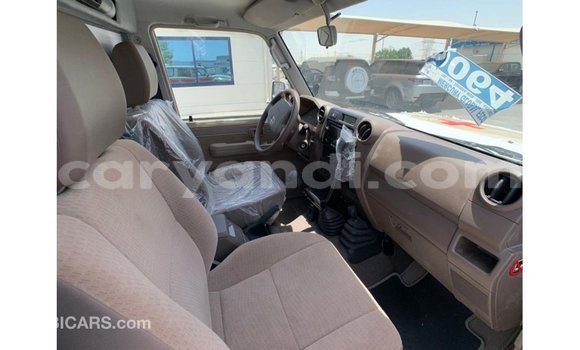 Buy Import Toyota Land Cruiser Beige Car in Import - Dubai in Zambia Buy Import Toyota Land Cruiser Beige Car in Import - Dubai in Zambia