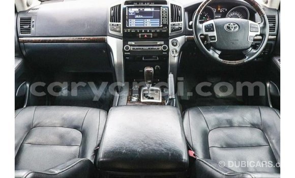 Nunua Imported Toyota Land Cruiser Nyeupe Gari ndani ya Import - Dubai nchini Zambia Nunua Imported Toyota Land Cruiser Nyeupe Gari ndani ya Import - Dubai nchini Zambia