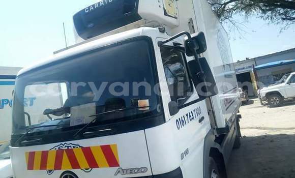Acheter Neuf Utilitaire Mercedes–Benz Truck Blanc à Lusaka, Zambie Acheter Neuf Utilitaire Mercedes–Benz Truck Blanc à Lusaka, Zambie